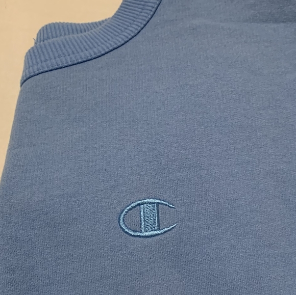 blue champion crew neck/pullover - Picture 3 of 3